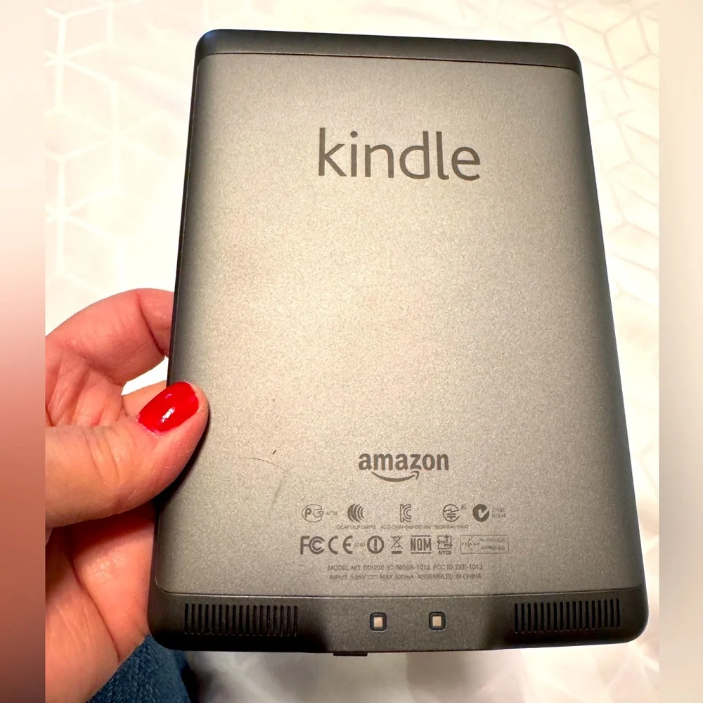 Kindle e reader- no charging cable